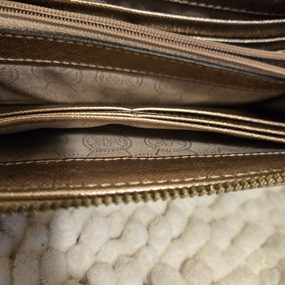 Michael kors rose gold and gold wallet - Picture 11 of 13